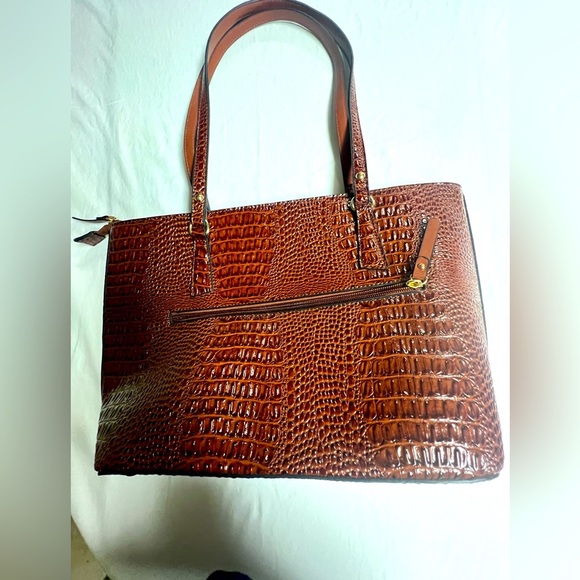 UNBRANDED ELEGANT BROWN CROCODILE (LOOKS LIKE A BRAHMIN PURSE) MEDIUM SIZE TOTE - Picture 1 of 13